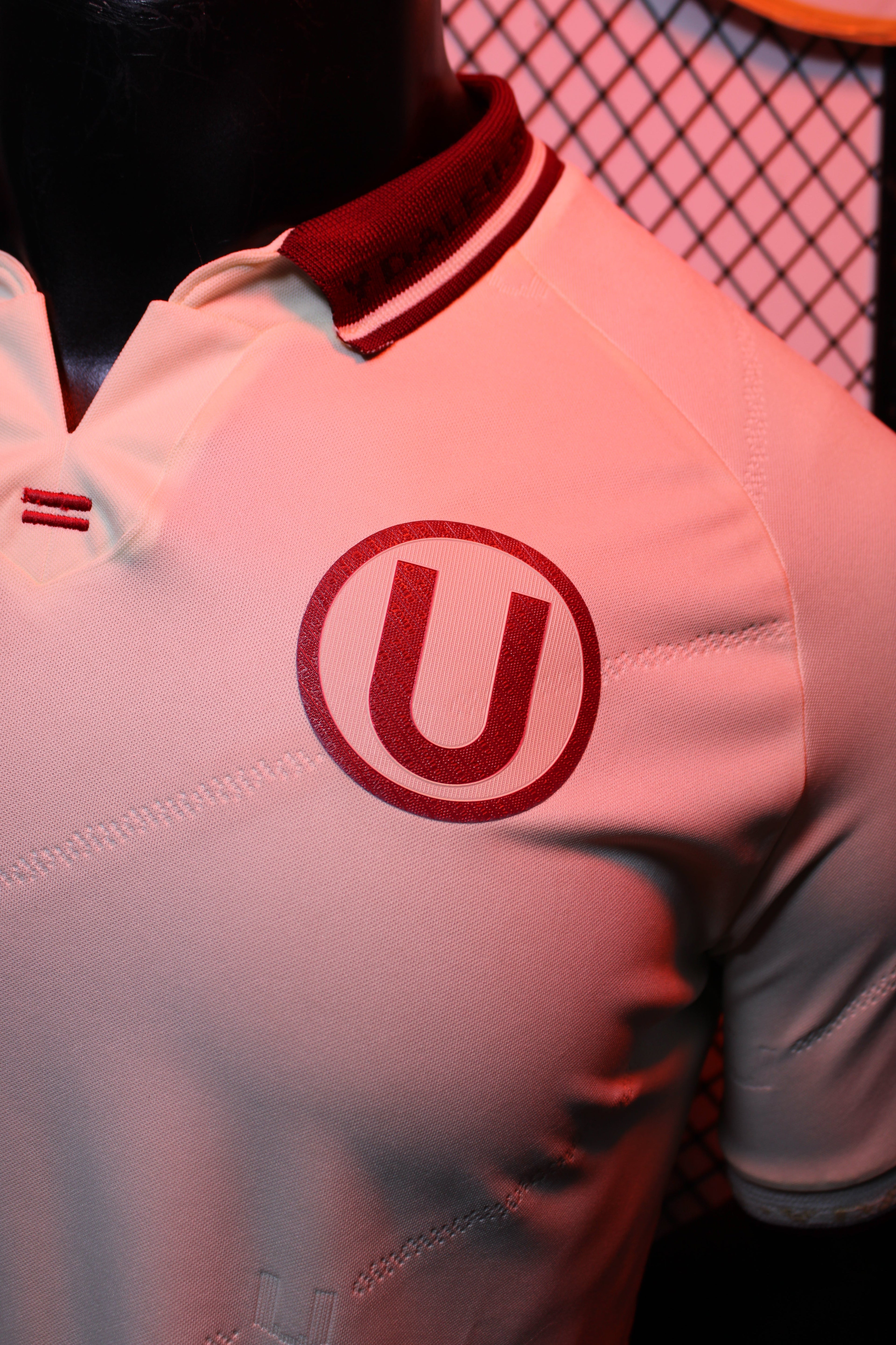 Camiseta oficial 2026 sin sponsor Universitario de deportes