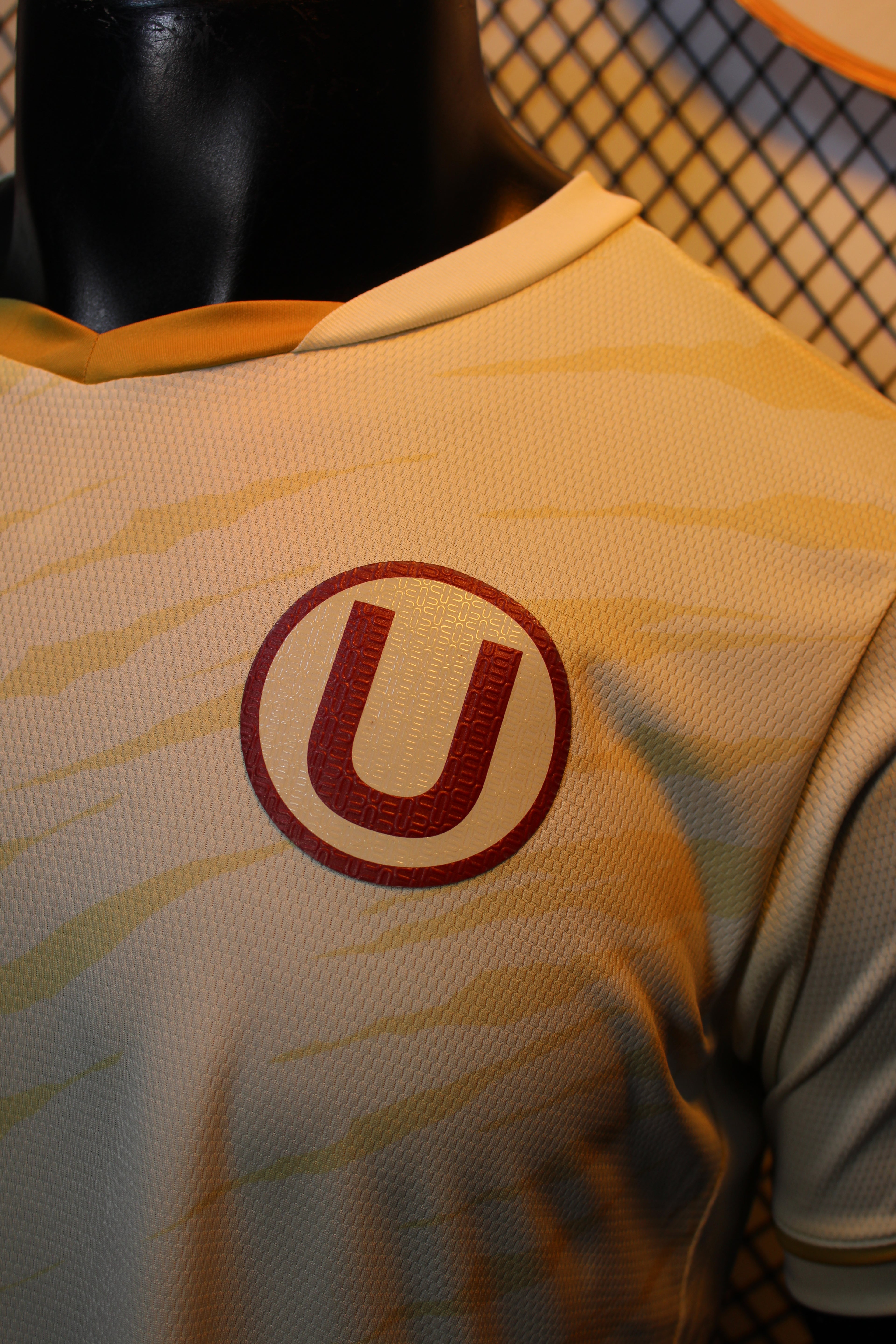 Camiseta oficial 2025 Universitario de deportes