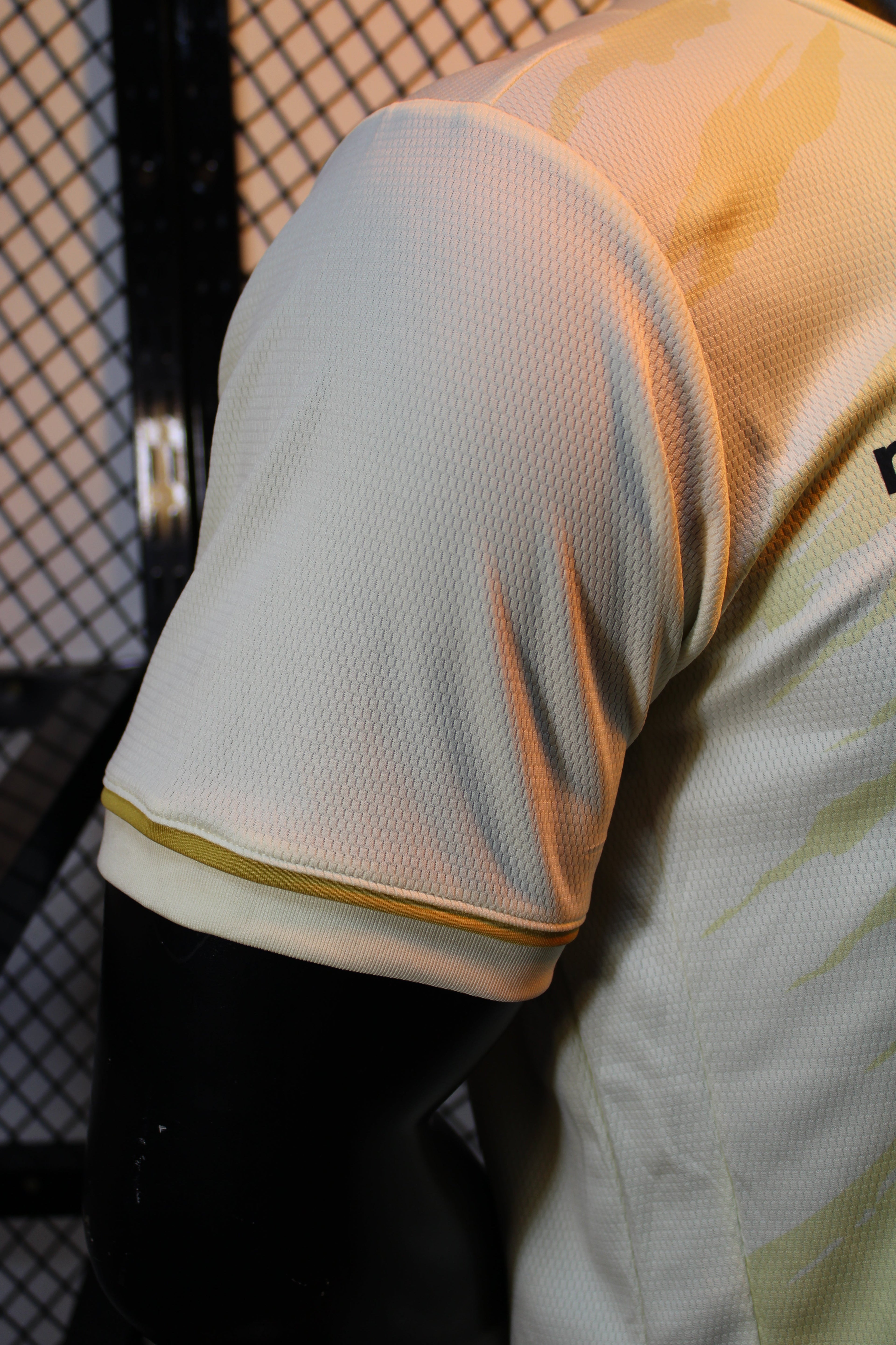 Camiseta oficial 2025 Universitario de deportes